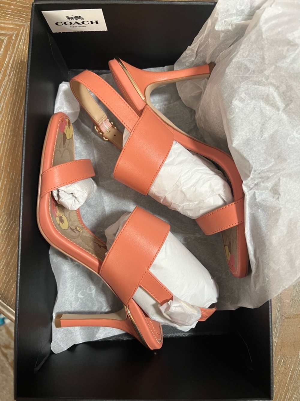 Coach Black Box with White Coach Carriage Logo - Picture 6 of 7